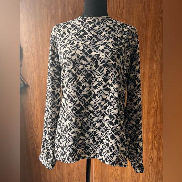 Reflections Geo-Print Work blouse - Picture 2 of 7